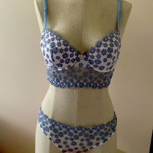 Blue flowers ensemble